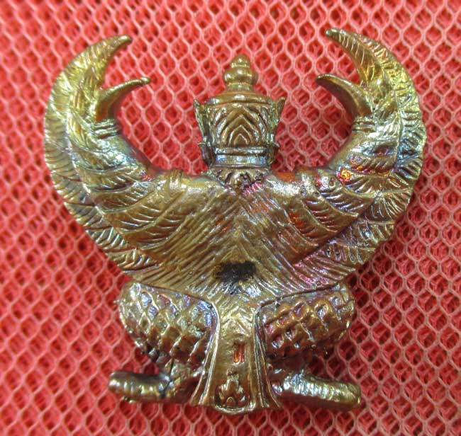 พญาครุฑรุ่นเเรก พญาครุฑมหาอำนาจ พ่อท่านพรหม วัดพลานุภาพ จ.ปัตตานี เนื้อนวะโลหะผิวไฟ ก้นอุดผงพุทธคุณ
