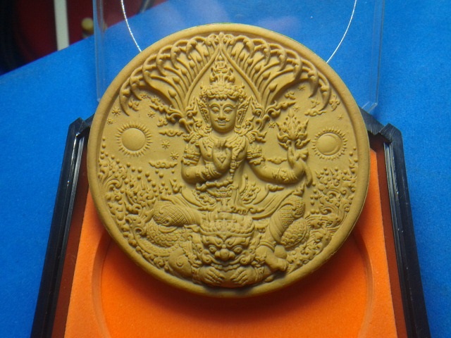 อภิปัญญามหาเศรษฐี เนื้อผงพุทธคุณสีน้ำตาล ปี2550 ขนาด 5.5 ซม. มีโค๊ดกำ เคาะเดียวครับ