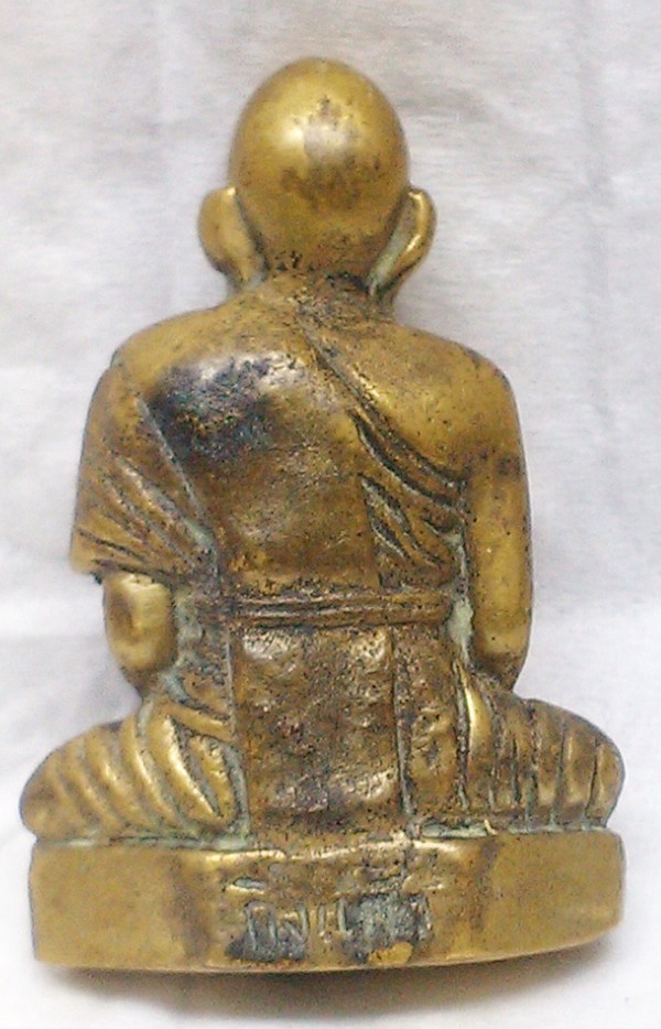 พระรูปเหมือนปั๊ม บรรจุกริ่งหลวงปู่เผือก วัดกิ่งแก้ว 