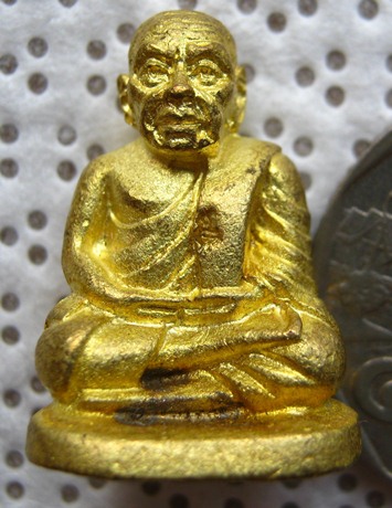 รูปหล่อลอยองค์ รุ่นแซยิด๘๖ หลวงปู่แว่น วัดถ้ำพระสบาย จ.ลำปาง ปี2539 เนื้อทองผสม