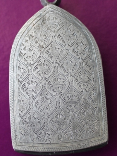 ตลัดเงิน (ใส่พระขุนแผน) หลังปิด แกะลายสวยๆ เงินเก่า หนาๆ