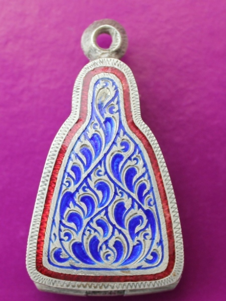 ตลัดเงินลงยา หลังปิด แกะลายสวยๆ เงินเก่า หนาๆ