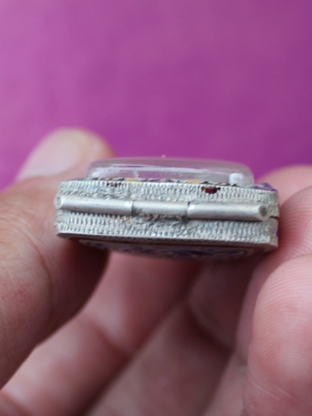 ตลัดเงินลงยา หลังปิด แกะลายสวยๆ เงินเก่า หนาๆ