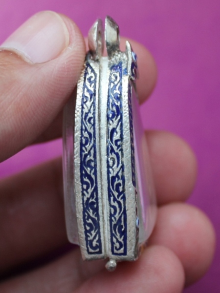 ตลัดเงินลงยา (ใส่รูปหล่อ) เปิด 2 หน้า  สวยๆ