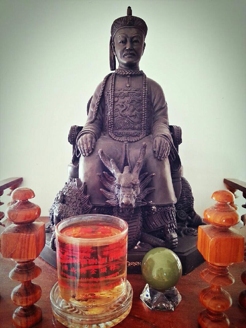 ของแปลก หายาก..ลูกแก้วหยกเรืองแสง " ไข่มุกราตรี "