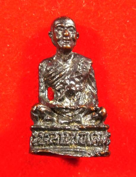 รูปหล่อ หลวงพ่อเคน วัดถ้ำเขาอีโต้