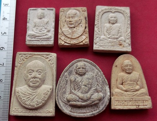 วัดใจเริ่ม 10 บาท กับ รวมพระเกจิเนื้อผง  6 องค์ ….AR173