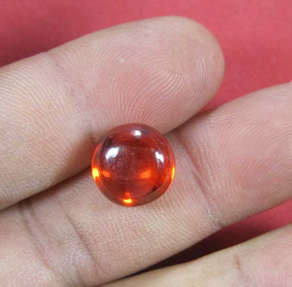 เพชรพญานาควรรณสีแดงทับทิมองค์รี หายากสุด ๆ วัดใจเคาะแรกเคาะเดียวครับ