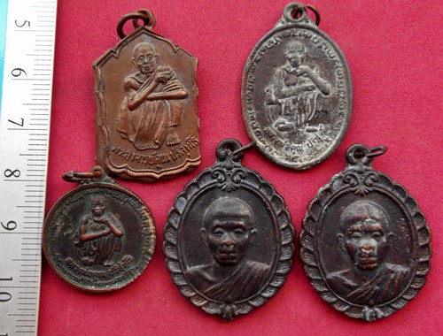 วัดใจเริ่ม 10 บาท กับ รวมเหรียญหลวงพ่อคูณ  ….AR226