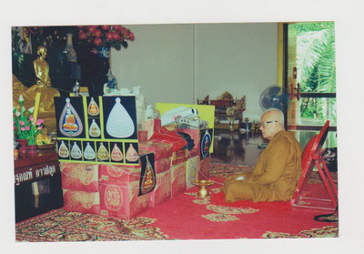 เหรียญ ลต.บุญหนา รุ่น ดีเลิศประเสริฐศรี เนื้อสามกษัตริย์ ติดเกศา จีวร มีจาร สวยแชมป์ (เคาะเดียว)