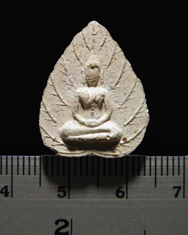 พระผงรูปใบโพธิ์หลังยันต์ ส.ก. ๑๗ พุทธาภิเศกวัดอินทร์(บางขุนพรหม) ผสมผงเก่าบางขุนพรหม ปี ๒๕๑๗