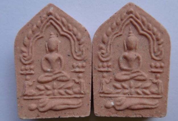 ขุนแผนพิมพ์เล็กหลวงปู่ธรรมรังษี ผสมผงพรายกุมารหลวงปู่ทิมเคาะเดียว2องค์ 