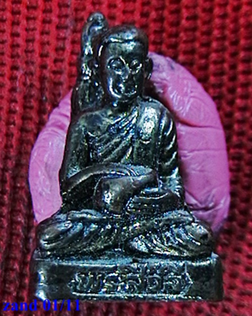 พระรูปหล่อลอยองค์ พิมพ์สิวลีจกบาตร  เคาะเดียวแดง