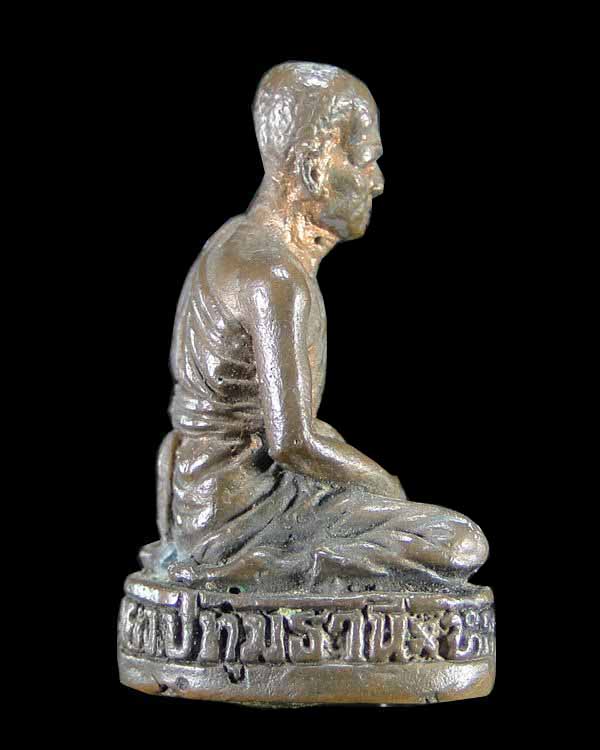 รูปหล่อหลวงพ่อทองกลึง วัดเจดีย์หอย ปทุมธานี