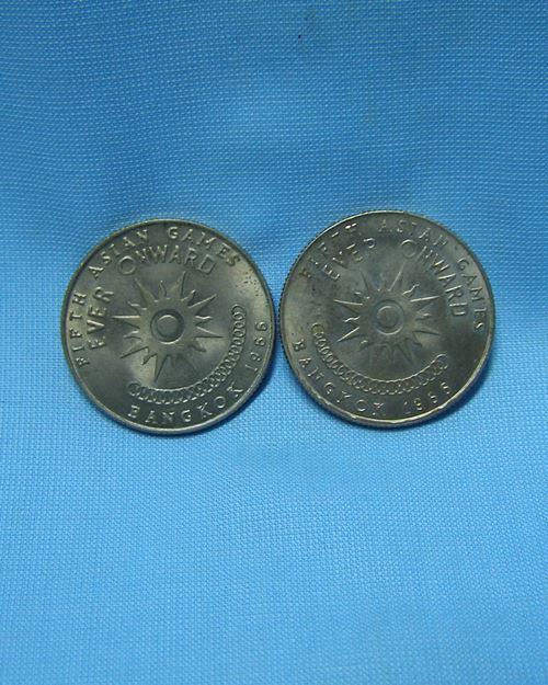 เหรียญกษาปณ์ที่ระลึก เอเชี่ยนเกมส์ เหรียญ 1 บาท ปี09 (2เหรียญ)