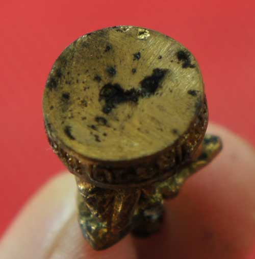 	รูปหล่อหลวงปู่สรวง เทวดาเล่นดิน (เนื้อระฆัง ตอกโค๊ตใต้ฐานคำว่า " ดี " ) รุ่นเเจกกฐิน วัดไพรพัฒนา ปี