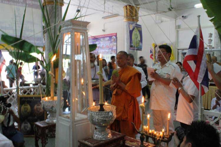 เหรียญแจกทาน หนุมานเชิญธง หลังยันต์ รุ่น เจริญสุข ปลอดภัย เนื้อทองแดงผิวรุ้ง หมายเลข 1871 กล่องเดิม