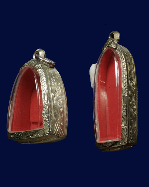 ตลับเงินหน้าเดียว มือสอง แกะลายยกซุ้ม สำหรับพระเหรียญหล่อ & เหรียญปั๊ม พิมพ์ยืน 