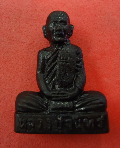 รูปเหมือนปั้ม รุ่นแรก เนื้อเหล็กน้ำพี้ หลวงปู่จันทร์ วัดซับน้อย จ.เพชรบูรณ์ หมายเลข๔o๔