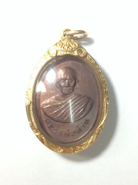 เหรียญรุ่นแรกหลวงปู่สวนบล็อคทองคำพร้อมเลี่ยมทองครับ