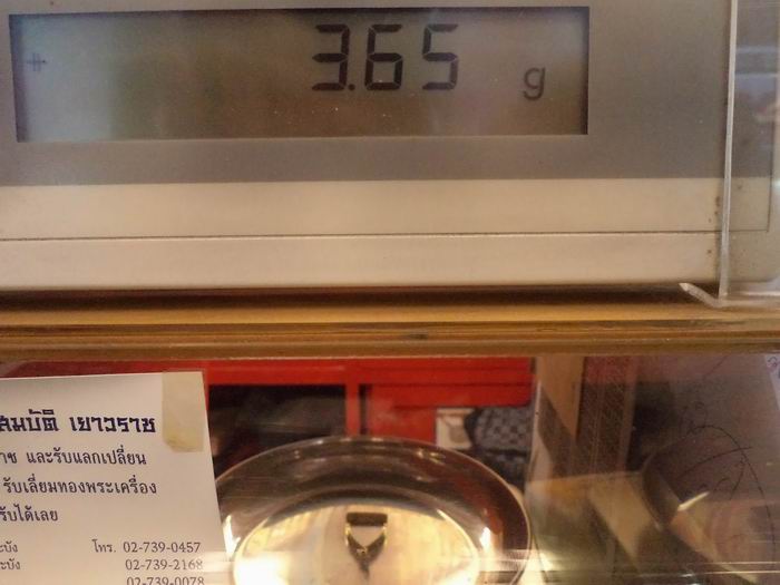 4,350.- กรอบทอง ทรงสามเหลี่ยม มือ 2 หนา ๆ ใส่เหรียญ ลพ.จาด / พระรูปหล่อทั่วไป