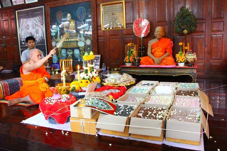 ** เนื้อนิยมสุด เก็บมือต้นอย่ารอตอนแพง มาแรงสุดๆ ** พระขุนแผนมหาภูติพรายทองคำ เนื้อดอกไม้ทอง //31-1