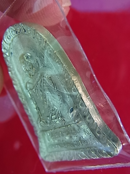 เหรียญหล่อเนื้อเงิน หลวงปู่เฮง วัดอุดมรังสี สวยๆ พร้อมกล่องเดิมครับ