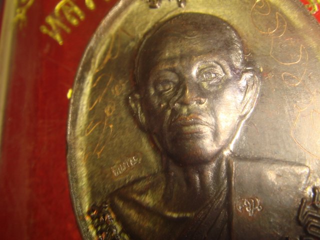 เหรียญหลวงพ่อคูณรุ่นจตุพรบารมีแผ่ไพศาลออกวัดแจ้งนอกปี2537เนื้อทองแดงรมดำพิมพ์กรรมการหลังแบบมีจารด้วย