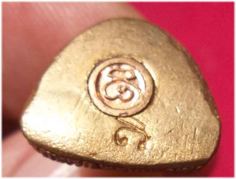 รูปหล่อลอยองค์ ในงานพระราชทานเพลิงศพ หลวงปู่เจือ ปิยสีโล วัดกลางบางแก้ว ปี 2554 