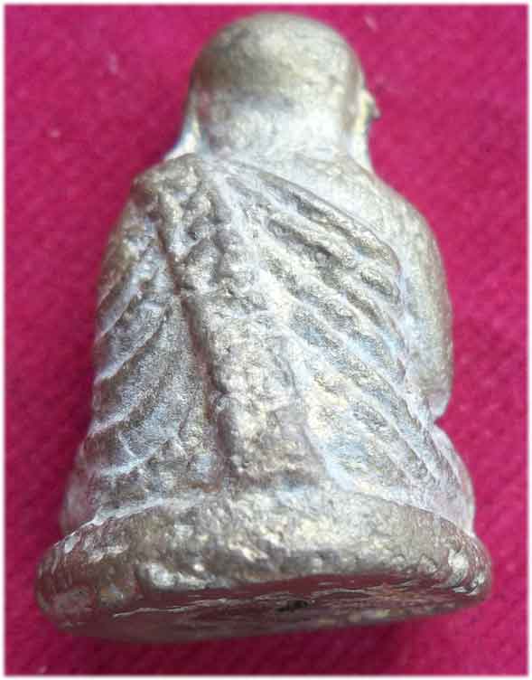 มาเป็นคู่สุดคุ้มรูปหล่อหลวงพ่อเงิน วัดบางคลานและเหรียญหลวงพ่อดิษ วัดพระงาม จ.อยุธยา