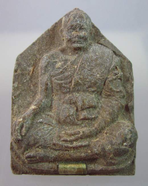 องค์พ่อจตุคามรามเทพ หลังรูปเหมือนเกจิ