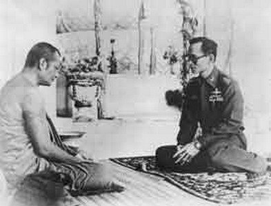 เหรียญพระอาจารย์วัน อุตตโม รุ่นพิเศษ ตอกโค๊ด วัดถ้ำอภัยดำรงธรรม พร้อมบัตรรับประกันพระแท้ครับ