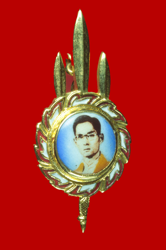 เข็มกลัดตรีเพชร หลังลายเซ็น ในหลวง ร.๙ 1