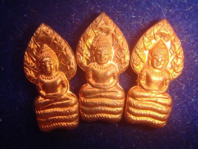 พระนาคปรก รุ่นคูณพันล้าน ออกวัดบ้านไร่ปี37 เนื้อทองแดง มาพร้อมกัน 3 องค์