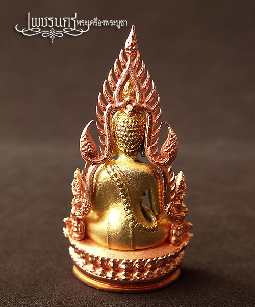 +++ พิมพ์แต่งฉลุลอยองค์พระพุทธชินราช รุ่นจอมราชันย์ เนื้อโลหะชุบทอง ซุ้มนาค +++
