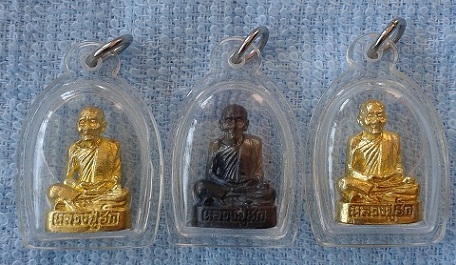 รูปเหมือนลอยองค์หลวงปู่ฮกเนื้อทองแดงลมดำ 1 องค์+เนื้อทองฝาบาตร 2 องค์เลื่อมพร้อมใช้เคาะเดียว