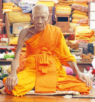 รูปหล่อหลวงพ่อเกิด(ก้นกลึง) เนื้อทองเหลือง ปี2545 วัดโพธิ์แทน นครนายก สวยหายาก