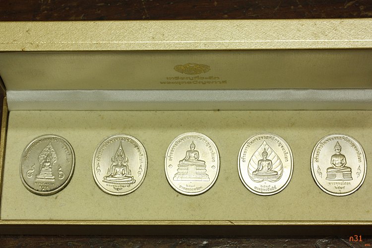 เหรียญในหลวง พระพุทธปัญจภาคี เนื้อเงิน พร้อมกล่องเดิม...../111 