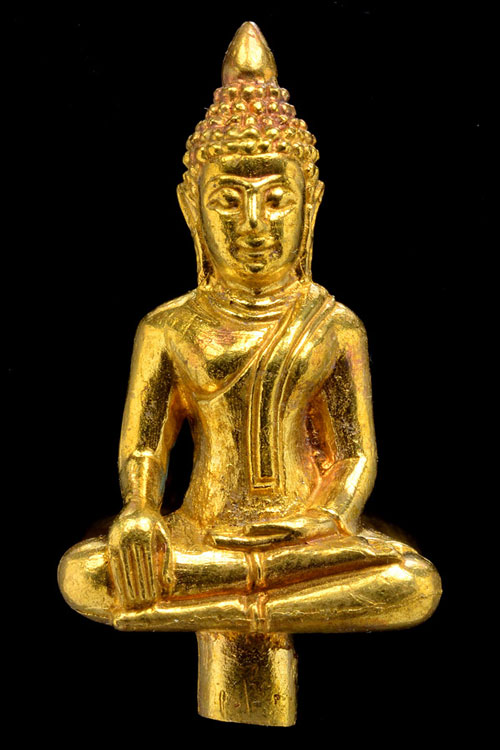 พระยอดธง รุ่น “มหาราช ๘๐ พรรษา” เนื้อผสมทอง โดยสมเด็จพระเทพรัตนราชสุดาฯ