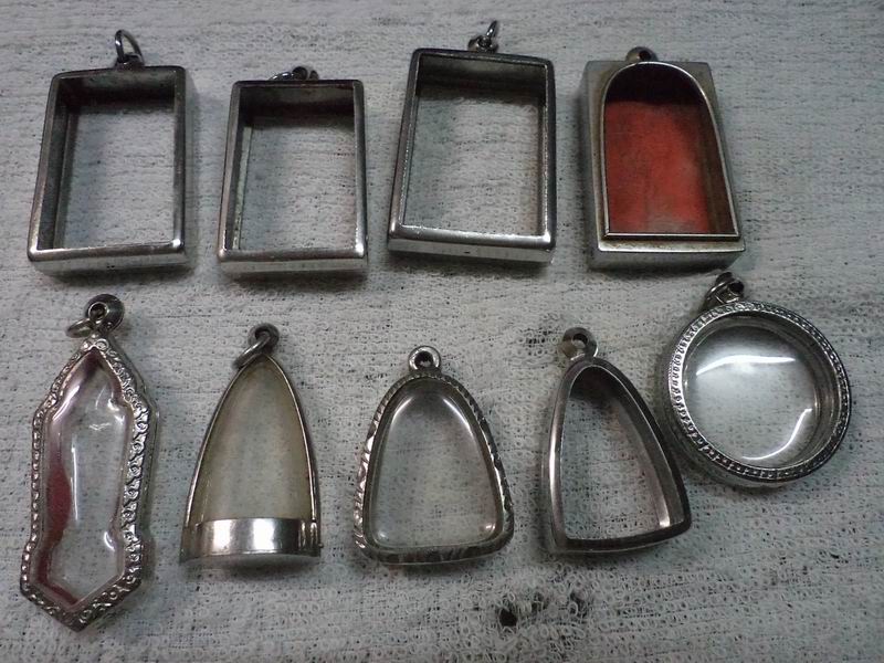 200.- กรอบสแตนเลสใส่พระ มือ2 จำนวน 9 กรอบ