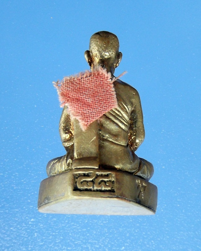 "เคาะเดียว" รูปหล่อหลวงปู่เจี๊ยะ จุนโท รุ่น 2