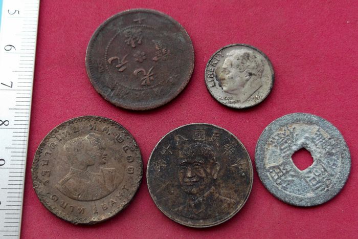 วัดใจเริ่ม 10 บาท กับ เหรียญ ที่ระลึก  ....AV7