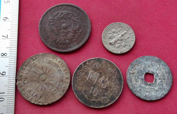 วัดใจเริ่ม 10 บาท กับ เหรียญ ที่ระลึก  ....AV7