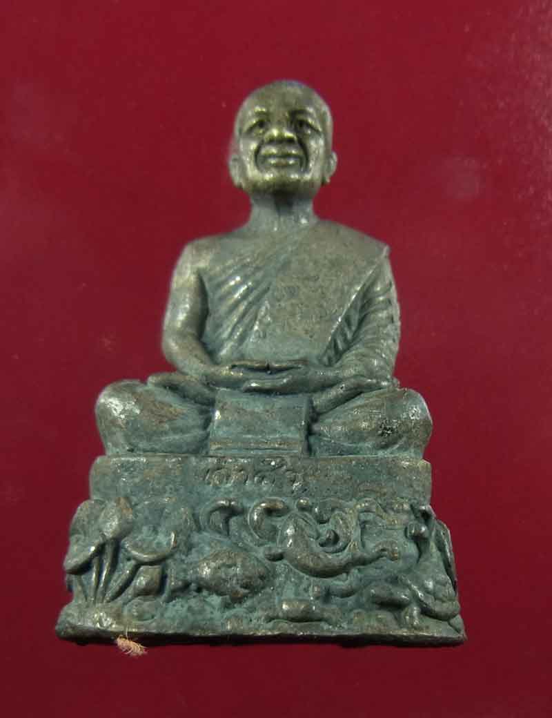 รูปหล่อ รุ่นเจ้าสัว หลวงปู่แสง ญาณวโร กล่องเดิมๆ สวยๆ ใต้ฐานอุดเกศา 2