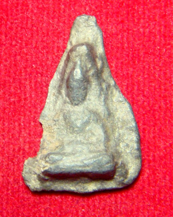 พระร่วงนั่งกรุหินตั้งเนื้อชินเงิน จ.สุโขทัย