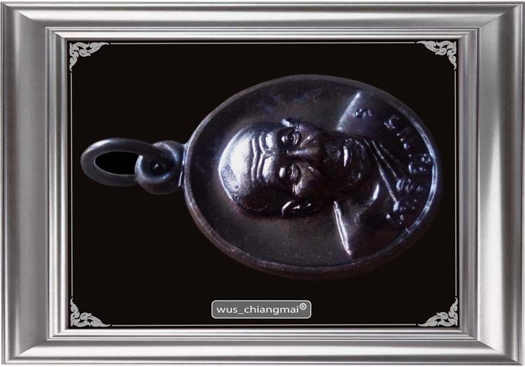 1.เหรียญเจริญพรล่าง เนื้อทองแดง หลวงปู่คำบุ วัดกุดฃมภู ปี 2553 สวยเดิมๆครับ