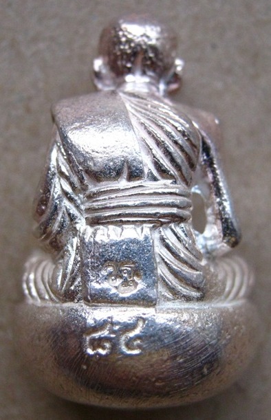 รูปหล่อเจริญพร (ก้นถ้วย)เนื้อเงิน รุ่นเจริญพร ปี2554 หลวงพ่อเพี้ยน วัดเกริ่นกฐิน จ.ลพบุรี