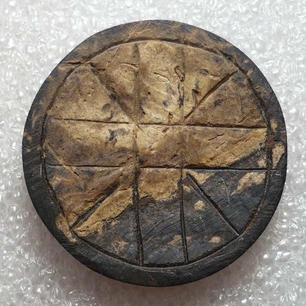 กะลาตาเดียว(ศิลปะร้อยเอ็ด)แกะ จันทรประภา หลวงปู่ญาท่านสวน ฉนฺทโร วัดนาอุดม ครับ