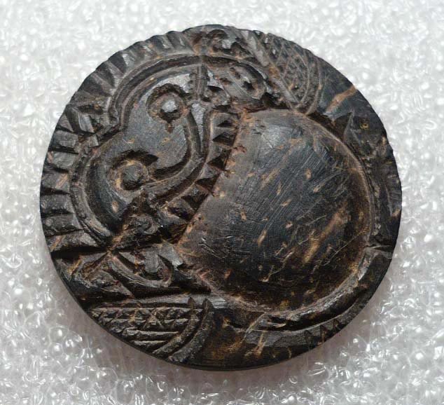 กะลาตาเดียว(ศิลปะร้อยเอ็ด)แกะ จันทรประภา หลวงปู่ญาท่านสวน ฉนฺทโร วัดนาอุดม ครับ