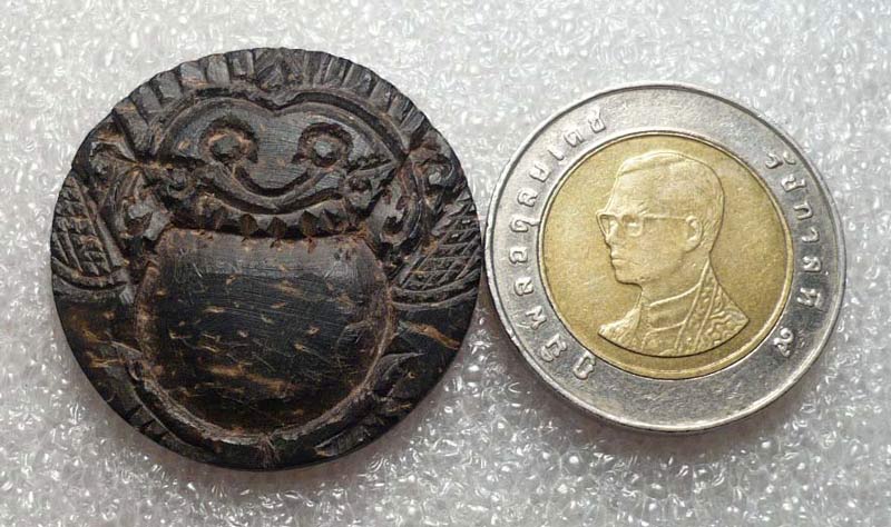 กะลาตาเดียว(ศิลปะร้อยเอ็ด)แกะ จันทรประภา หลวงปู่ญาท่านสวน ฉนฺทโร วัดนาอุดม ครับ